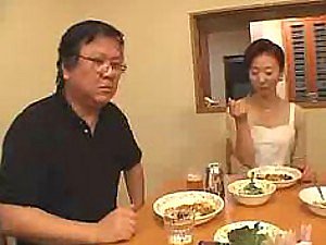 顺从亚洲老太获取轮奸和盖在热每次妳站在