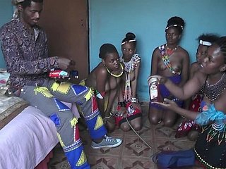 kanak-kanak perempuan Topless Afrika