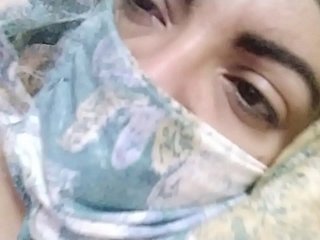 Reales árabes musulmanes mamá masturba su coño Porno Para Orgasmo Extreme En Hijab Cam y muestra Pies