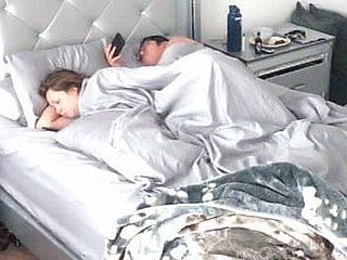 隐藏的凸轮在卧室里