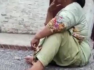 Desi Hot Pakistani tía de tía de puñado