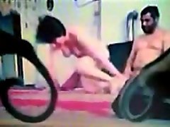 homme religieux triché iranien jeune bouleversé femme