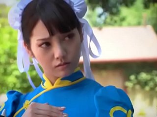 Chun li cosplay antar ras
