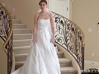 Pengantin Powered Mendapat Fucked Hardcore Doggystyle oleh Jurugambar Perkahwinan