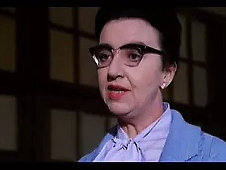 अपनी स्कर्ट MRS HOLDSWORTH बढ़ाएँ