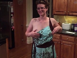 Georgia Milf Jessica Strips in Caboose