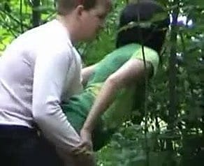 Pareja rusa en el bosque