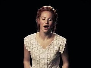唱歌时，亚当（Girlband Adam）唱歌时高潮
