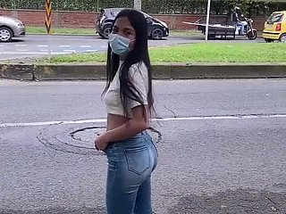 Cewek Latina yang sangat mungil diambil akhirnya setuju untuk menyenangkan penisku dengan vaginanya yang dipangkas