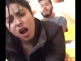 अरब खिलजी, गुदा मैथुन, घर पर दोस्त