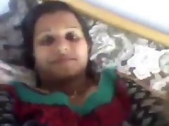 彼女の猫4彼女のBFを示したインドの少女