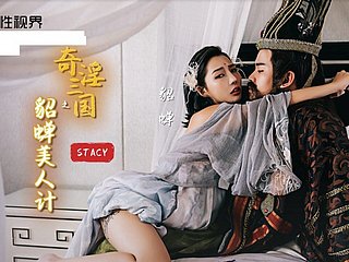 Gadis Cina dengan payudara besar yang indah menghisap penis besar dengan sangat dalam dan meniduri gaya doggy dengan associated with mani