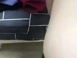 أثناء تفشي مرض كوفيد-19، كنت أضاجع جبهة مورو