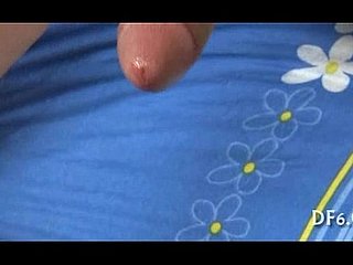 处女因痛苦而尖叫