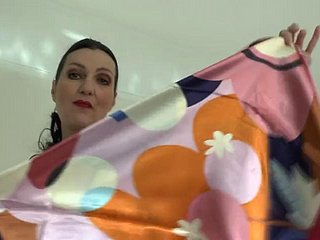 Demonstração de lindo lenço de cetim, JOI Lady Victoria Valente