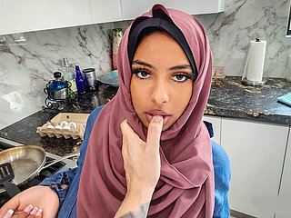 अरब MILF को कुछ चीजें सीखने की जरूरत है