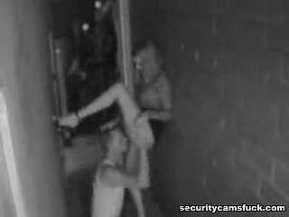 Трах в подворотне, снятый камерой видеонаблюдения