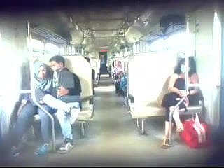 indonesian- ngintip jilbaber ciuman丹grepe寻找及体验kereta