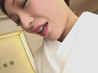 gadis Jepang glum mencintai ayam keras scuking