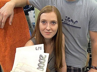 HUNT4K. Sponger membayar uang untuk mendapatkan akses ke remaja menyambut ..