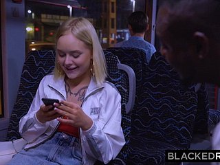 BLACKEDRAW Not any seu caminho para casa, ela tomou um desvio para alguns BBC