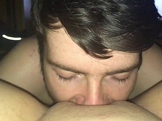 ilyannaのボーイフレンドは彼女の猫を食べます