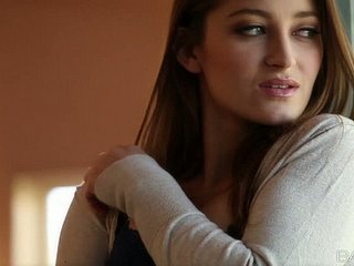 Boleh kawin pamper Dani Daniels akan telanjang dan menunjukkan vaginanya