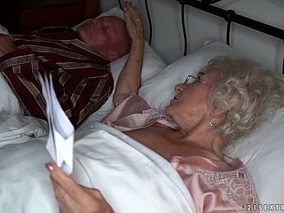Mamie Norma trompe little one mari avec le jeune amant au sang chaud